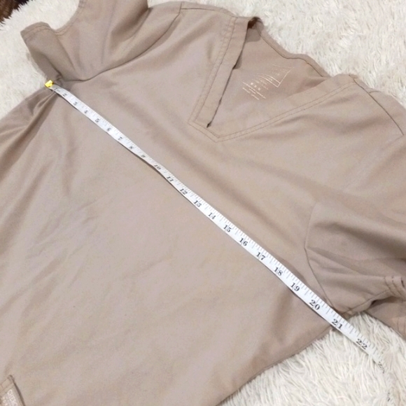 Womens Cherokee workwear scrub top. - Picture 5 of 9